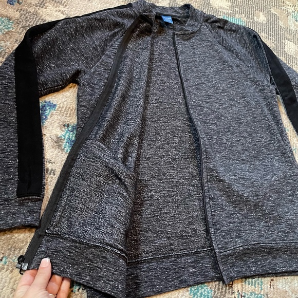 🆕 Boys Arizona Zippered Sweatshirt w/Pockets - Size XL (18/20) - Picture 3 of 6